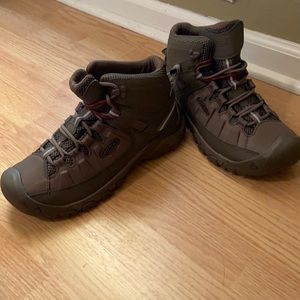 Men’s Keen hiking boots
